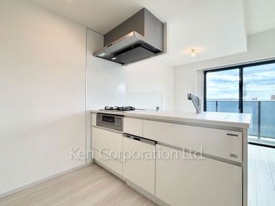 Kitchen ※Photo of the same layout on 4 floor. Decoration and fixture may differ.