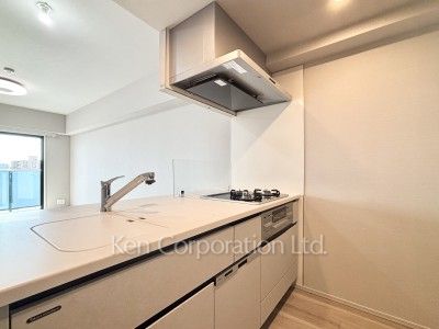 Kitchen ※Photo of the same layout on 5 floor. Decoration and fixture may differ.