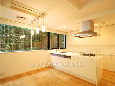 Kitchen ※Photo of the same layout on 1 floor. Decoration and fixture may differ.