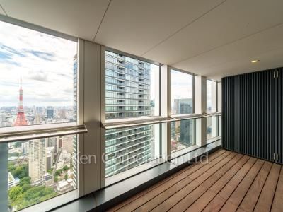 Balcony ※Photo of the same layout on 38 floor. Decoration and fixture may differ.