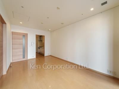 Living-Dining ※Photo of the same layout on 38 floor. Decoration and fixture may differ.