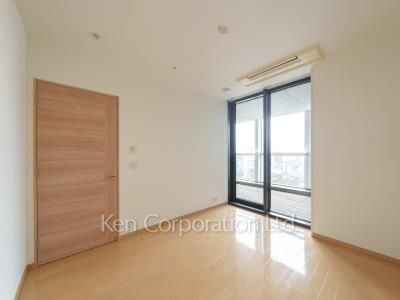 Bedroom ※Photo of the same layout on 38 floor. Decoration and fixture may differ.