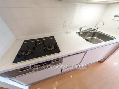 Kitchen ※Photo of the same layout on 38 floor. Decoration and fixture may differ.