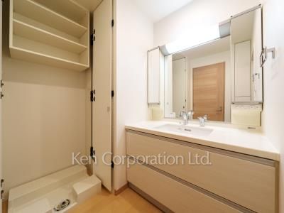 Powder Room ※Photo of the same layout on 38 floor. Decoration and fixture may differ.