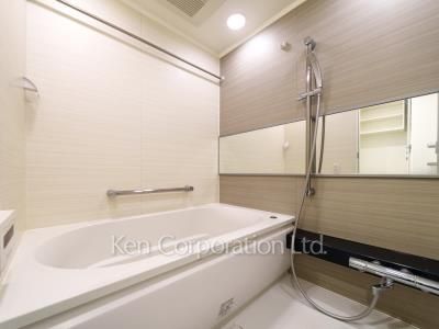 Bath ※Photo of the same layout on 38 floor. Decoration and fixture may differ.
