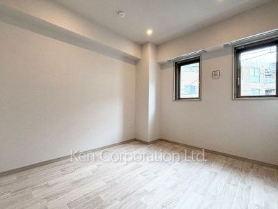 Master Bedroom ※Photo of the same layout on 2 floor. Decoration and fixture may differ.