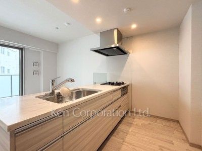 Kitchen ※Photo of the same layout on 2 floor. Decoration and fixture may differ.