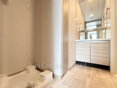 Powder Room ※Photo of the same layout on 3 floor. Decoration and fixture may differ.