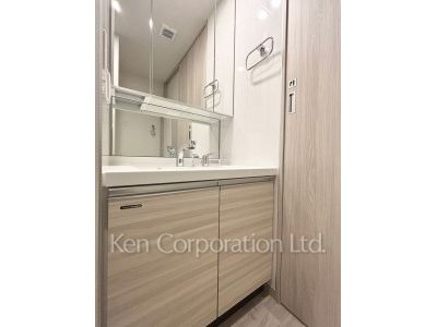 Powder Room ※Photo of the same layout on 3 floor. Decoration and fixture may differ.