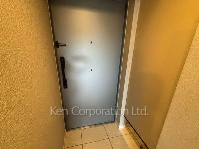 Entrance ※Photo of the same layout on 5 floor. Decoration and fixture may differ.
