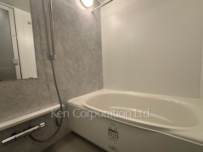 Bath ※Photo of the same layout on 5 floor. Decoration and fixture may differ.