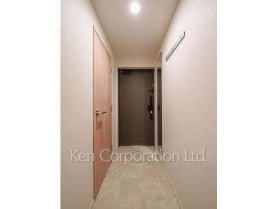 Entrance ※Photo of the same layout on 8 floor. Decoration and fixture may differ.
