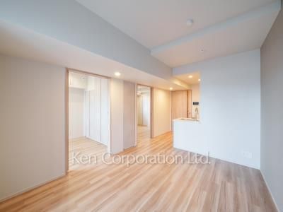 Living-Dining ※Photo of the same layout on 8 floor. Decoration and fixture may differ.