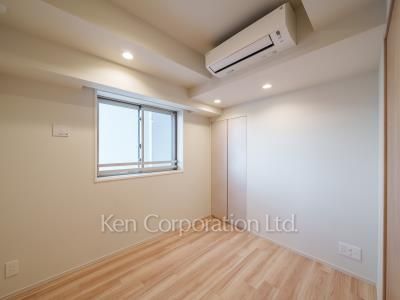 Bedroom ※Photo of the same layout on 8 floor. Decoration and fixture may differ.