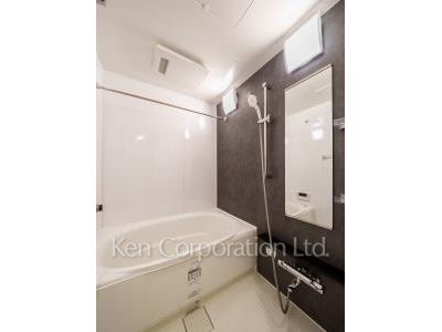 Bath ※Photo of the same layout on 8 floor. Decoration and fixture may differ.