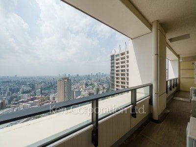Balcony ※Photo of the same layout on 37 floor. Decoration and fixture may differ.