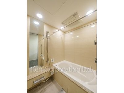 Bath ※Photo of the same layout on 37 floor. Decoration and fixture may differ.