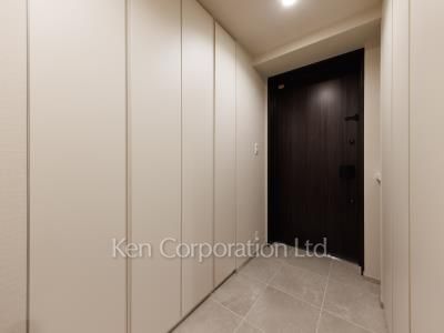 Entrance ※Photo of the same layout on 11 floor. Decoration and fixture may differ.