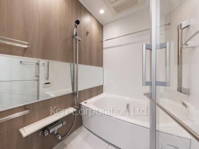 Bath ※Photo of the same layout on 11 floor. Decoration and fixture may differ.