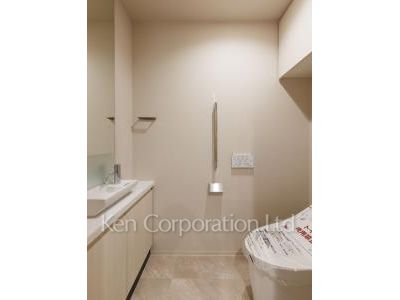 Lavatory ※Photo of the same layout on 11 floor. Decoration and fixture may differ.