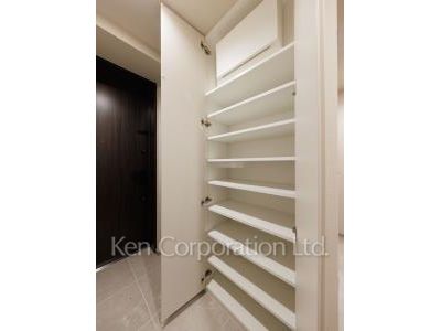 Shoes Closet ※Photo of the same layout on 11 floor. Decoration and fixture may differ.