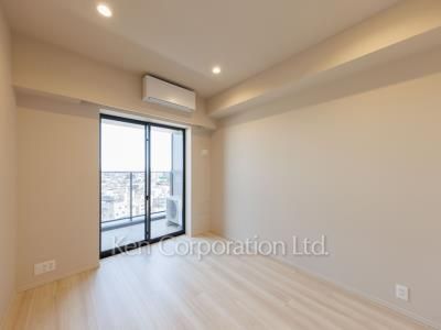 Bedroom ※Photo of the same layout on 11 floor. Decoration and fixture may differ.