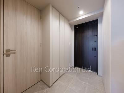 Entrance ※Photo of the same layout on 11 floor. Decoration and fixture may differ.