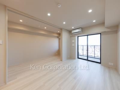 Living-Dining ※Photo of the same layout on 11 floor. Decoration and fixture may differ.