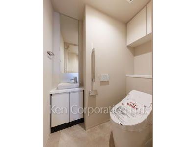 Lavatory ※Photo of the same layout on 11 floor. Decoration and fixture may differ.