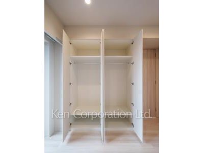 Closet ※Photo of the same layout on 14 floor. Decoration and fixture may differ.