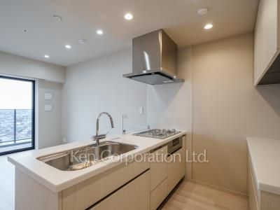 Kitchen ※Photo of the same layout on 14 floor. Decoration and fixture may differ.