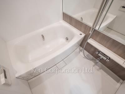 Bath ※Photo of the same layout on 14 floor. Decoration and fixture may differ.