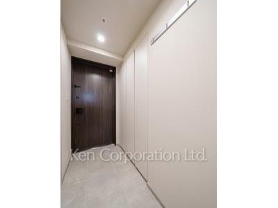 Entrance ※Photo of the same layout on 14 floor. Decoration and fixture may differ.