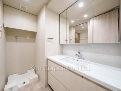 Powder Room ※Photo of the same layout on 14 floor. Decoration and fixture may differ.