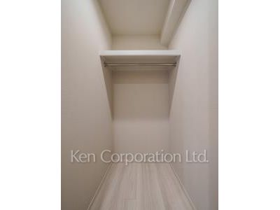 Walk-In Closet ※Photo of the same layout on 11 floor. Decoration and fixture may differ.