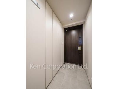 Entrance ※Photo of the same layout on 11 floor. Decoration and fixture may differ.
