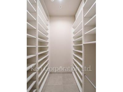 Lavatory ※Photo of the same layout on 11 floor. Decoration and fixture may differ.