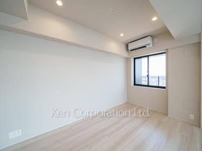 Bedroom ※Photo of the same layout on 11 floor. Decoration and fixture may differ.