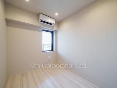 Bedroom ※Photo of the same layout on 11 floor. Decoration and fixture may differ.