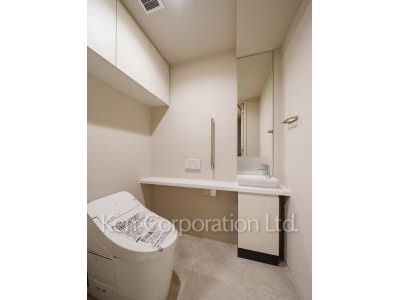 Powder Room ※Photo of the same layout on 11 floor. Decoration and fixture may differ.