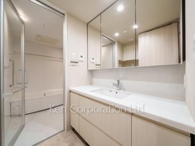 Powder Room ※Photo of the same layout on 11 floor. Decoration and fixture may differ.