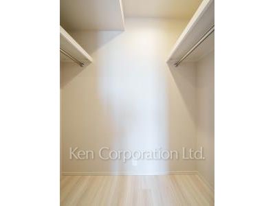 Walk-In Closet ※Photo of the same layout on 11 floor. Decoration and fixture may differ.