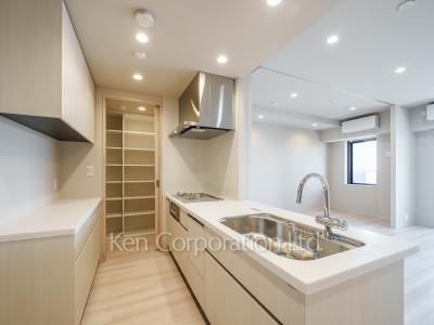 Kitchen ※Photo of the same layout on 11 floor. Decoration and fixture may differ.