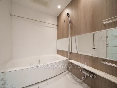 Bath ※Photo of the same layout on 11 floor. Decoration and fixture may differ.