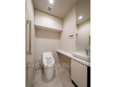 Lavatory ※Photo of the same layout on 11 floor. Decoration and fixture may differ.