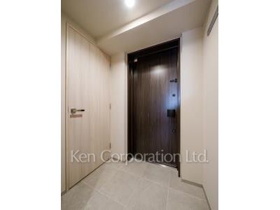 Entrance ※Photo of the same layout on 11 floor. Decoration and fixture may differ.
