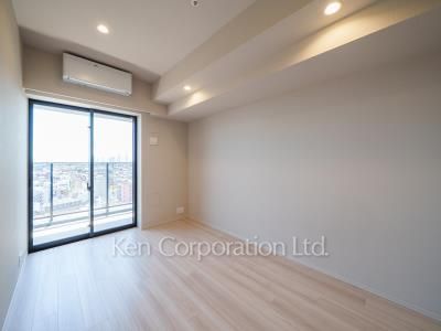 Bedroom ※Photo of the same layout on 11 floor. Decoration and fixture may differ.