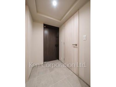 Entrance ※Photo of the same layout on 11 floor. Decoration and fixture may differ.