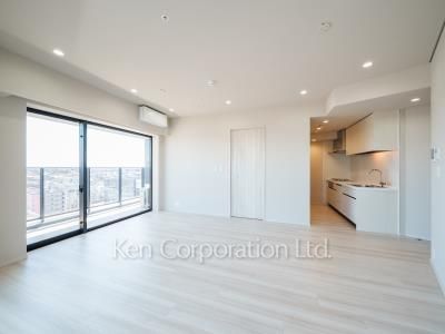 Living-Dining ※Photo of the same layout on 11 floor. Decoration and fixture may differ.