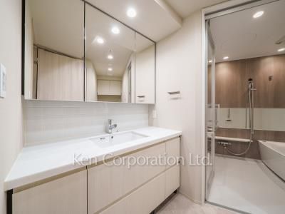 Powder Room ※Photo of the same layout on 11 floor. Decoration and fixture may differ.